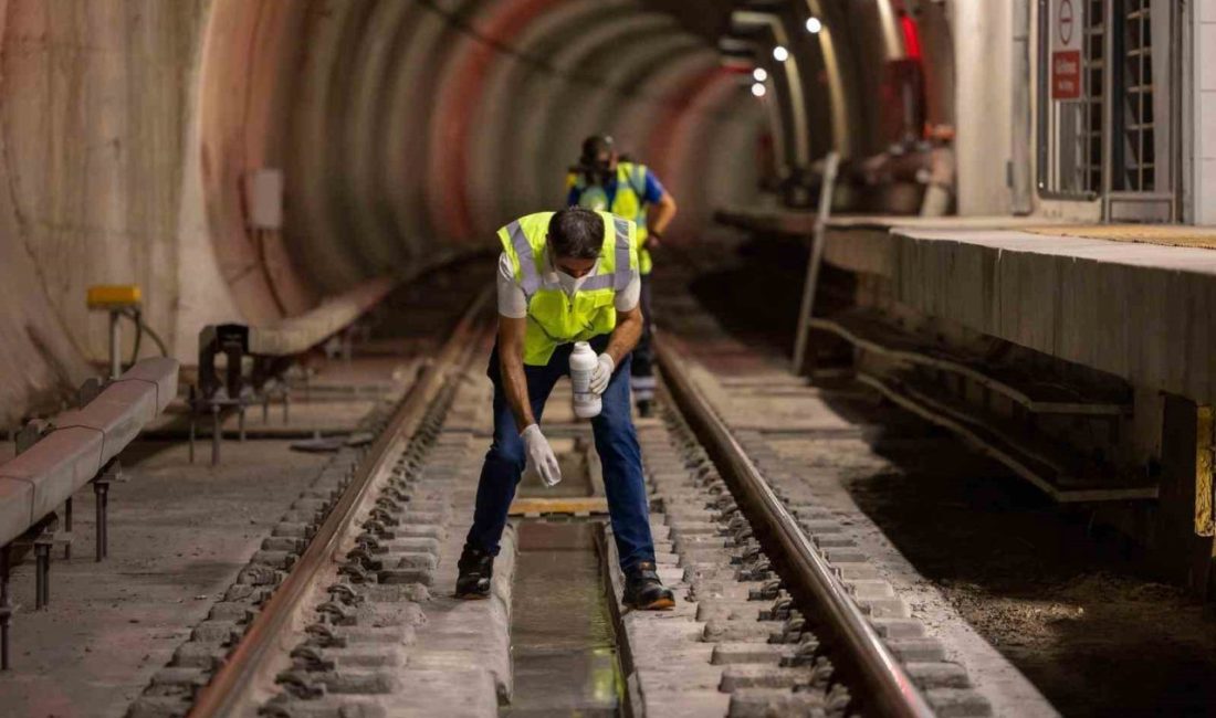 İzmir Büyükşehir Belediyesi, yolcu trafiğinin durduğu gece saatlerinde metro istasyonları,