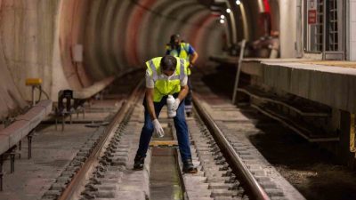 İzmir Büyükşehir Belediyesi, yolcu trafiğinin durduğu gece saatlerinde metro istasyonları,