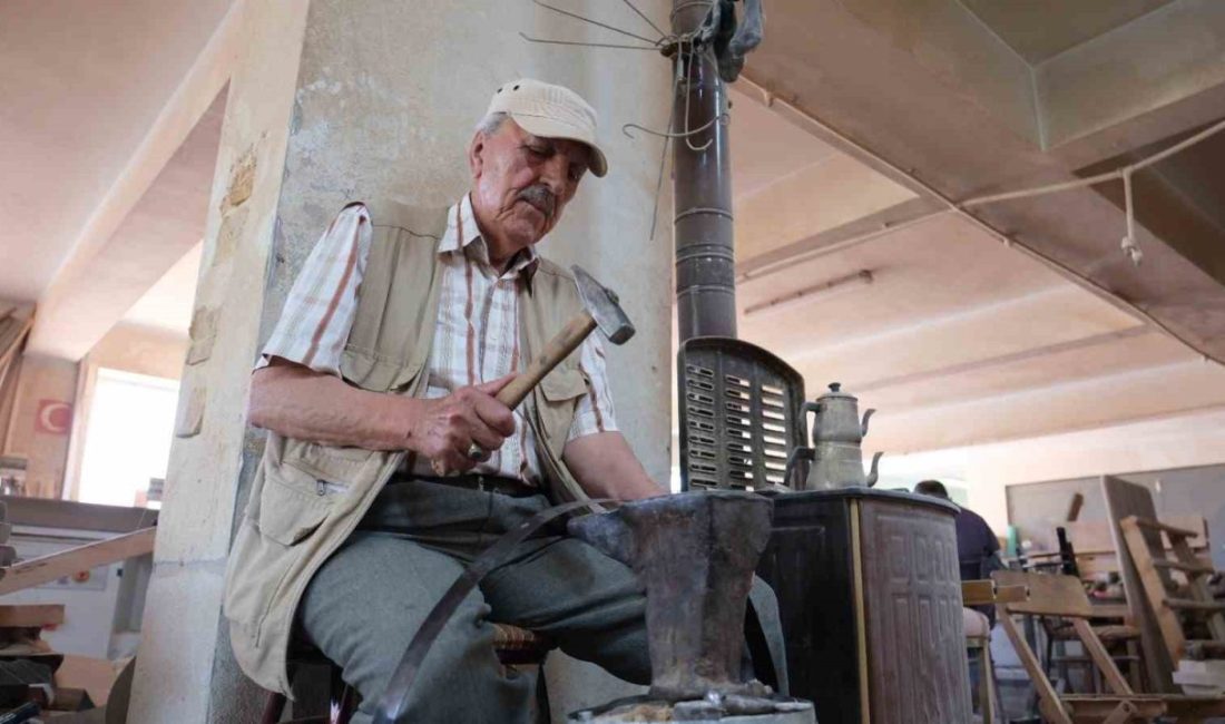 İnegöl’de 145 Yıllık Fıçıcılık Geleneği Dededen Toruna Yaşatılıyor Bursa’nın İnegöl