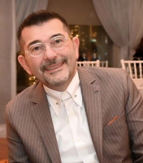 İstanbul Beyoğlu’nda yaşayan ve yıllarca İtalyan liselerinde öğretmenlik yapan İtalyan