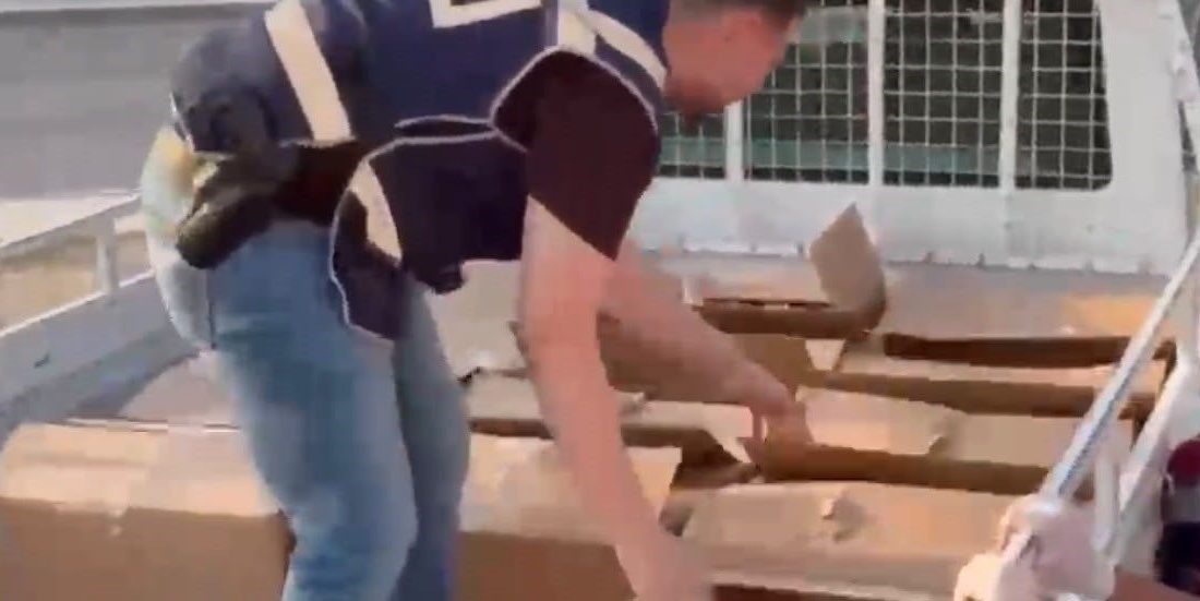 İzmir’de polis ekipleri tarafından metruk bir adrese düzenlenen operasyonda, piyasa