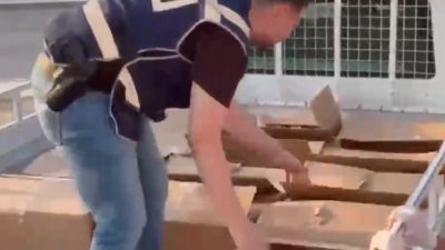İzmir’de polis ekipleri tarafından metruk bir adrese düzenlenen operasyonda, piyasa
