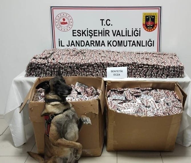 Eskişehir İl Jandarma Komutanlığı ekiplerince düzenlenen uyuşturucu operasyonunda, İstanbul’dan kente