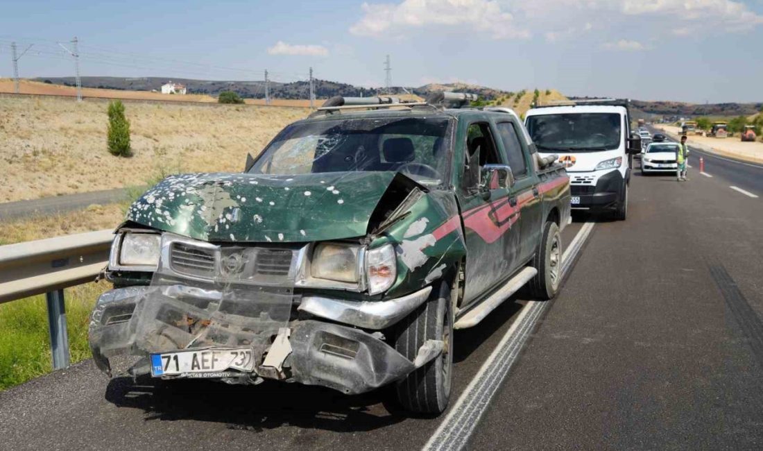 Kırıkkale’de yol yapım çalışmasının neden olduğu trafik yoğunluğunda kamyonetin, hafif