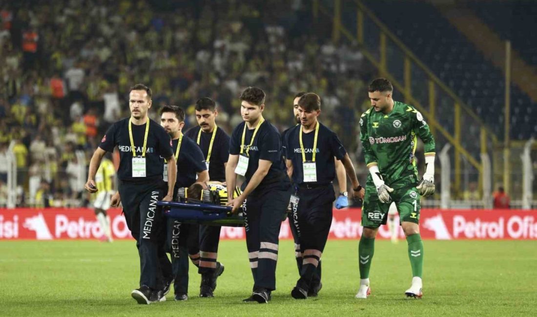 Fenerbahçe’nin Konyaspor ile oynadığı maçta Kerem Aktürkoğlu, hava topu mücadelesi