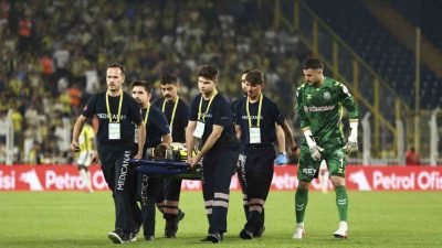 Fenerbahçe’nin Konyaspor ile oynadığı maçta Kerem Aktürkoğlu, hava topu mücadelesi