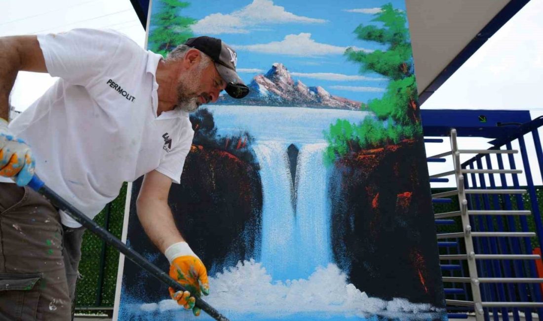 Kocaeli’de 59 yaşındaki ressam İsmail Bayram, çocukluk tutkusu olan sanatını