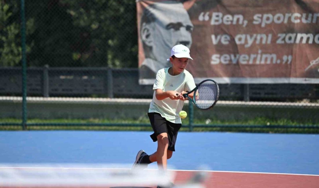 Aydın’ın Kuşadası ilçesi Kadınlar Denizi Mahallesi’nde kente kazandırılan Kuşadası Tenis