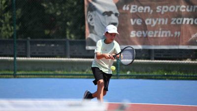 Aydın’ın Kuşadası ilçesi Kadınlar Denizi Mahallesi’nde kente kazandırılan Kuşadası Tenis