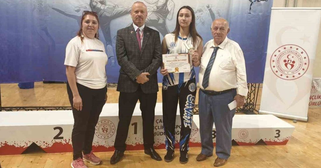 Kütahyalı genç sporcu Elif Kaya, Türkiye Savate Gençler Combat Şampiyonası’nda