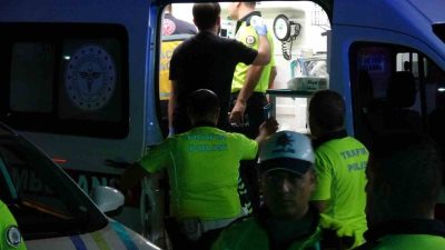 Malatya’da trafik polislerinin bulunduğu ekip aracı ile otomobilin çarpışması sonucu