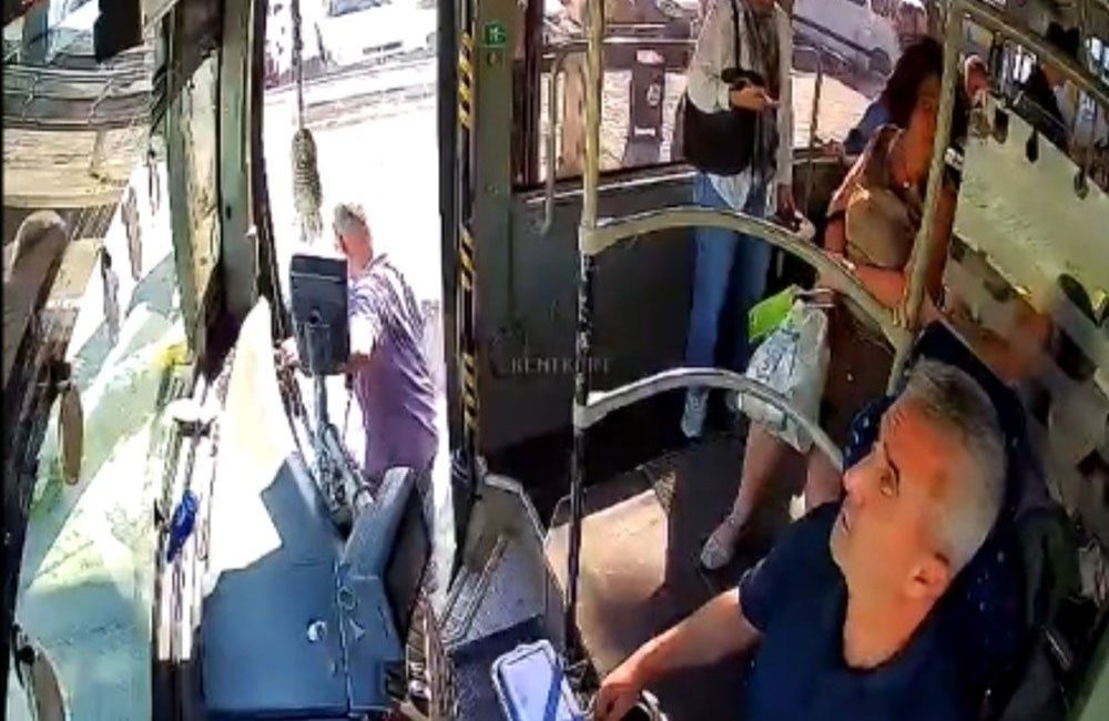 Edirne’de şehir içi minibüsünde seyahat eden genç kız, şoför tarafından
