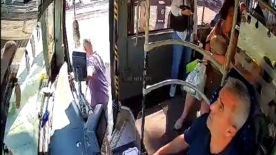 Edirne’de şehir içi minibüsünde seyahat eden genç kız, şoför tarafından