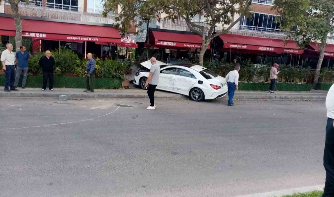 Ankara’nın Nallıhan ilçesinde bir tırın 2 otomobile çarpması sonucu zincirleme
