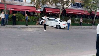 Ankara’nın Nallıhan ilçesinde bir tırın 2 otomobile çarpması sonucu zincirleme