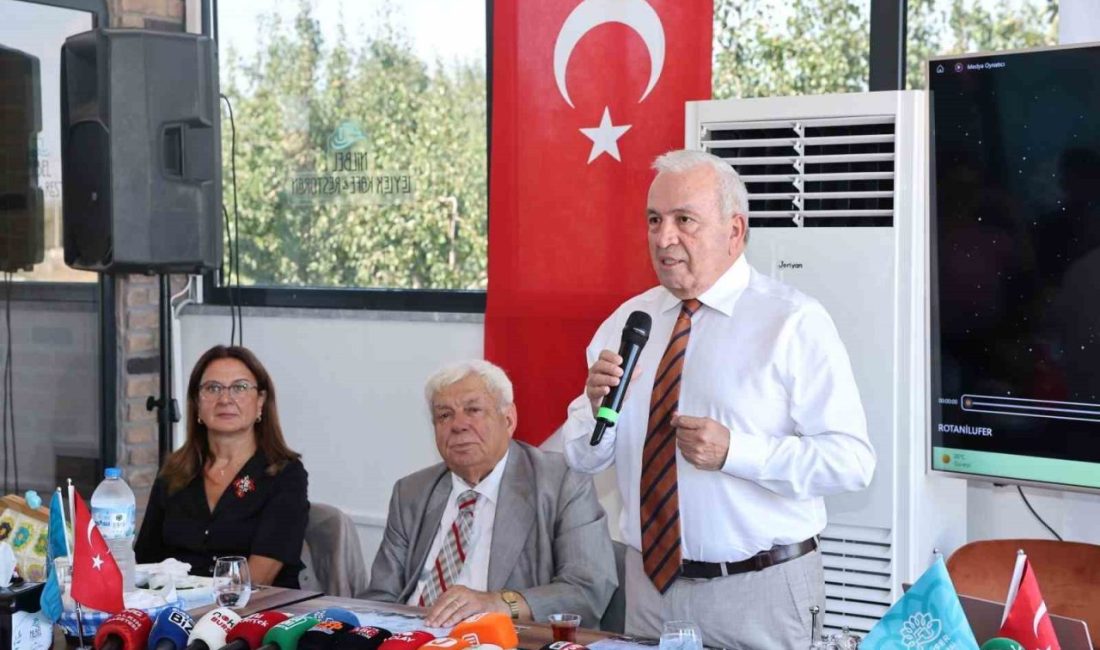 Nilüfer Belediye Başkanı Şadi Özdemir, basın mensuplarıyla bir araya geldiği