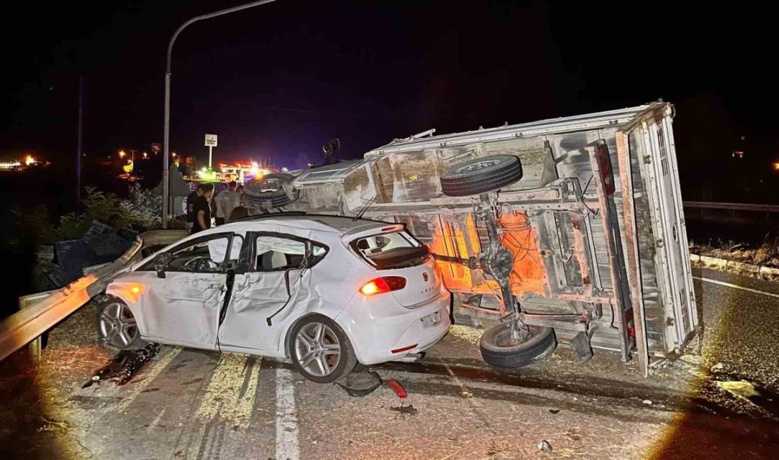 Manisa’nın Kula ilçesinde D300 karayolu üzerinde otomobil ile kamyonet çarpıştı.