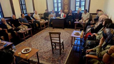Önceki dönemlerde Erzurum milletvekilliği yapan, Cumhurbaşkanlığı Eğitim Politikaları Kurulu üyeliğinde