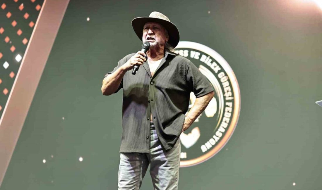 Jeoloji uzmanı Prof. Dr. Şener Üşümezsoy, İstanbul Fitness Week’te sahnede