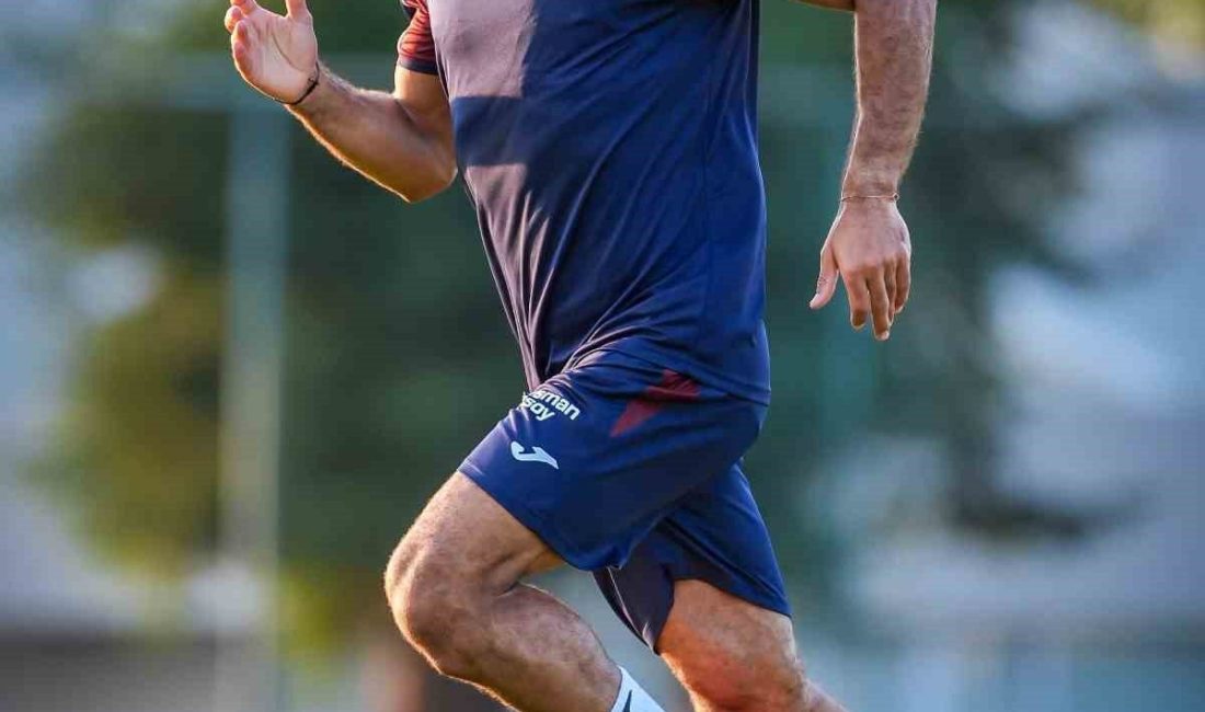 Trabzonspor’un yeni transferi Mohamed Salah, bordo-mavili formayla ilk antrenmanına çıktı.