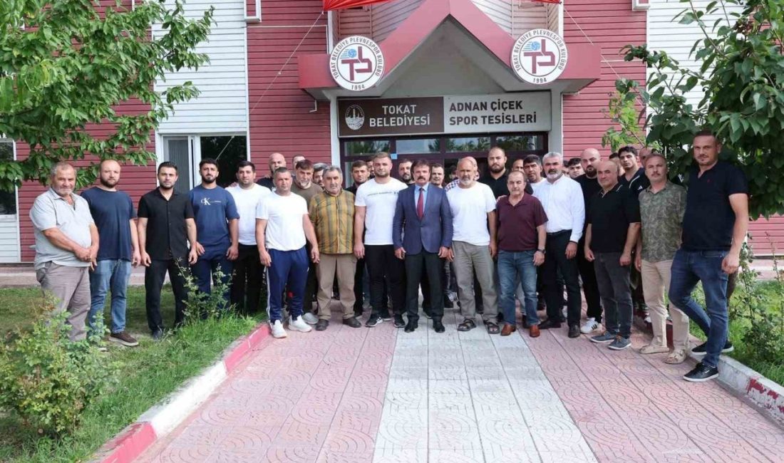 Tokatlı güreşçi başpehlivan Serhat Elvan, Ali Yücel Spor Salonu’nda düzenlenen