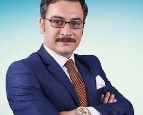 Şanlıurfa’da devrilen otomobilin sürücüsü televizyon sunucusu Ömer Yılan, hayatını kaybetti.