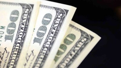 Dolar 47,5760 liradan, euro ise 54,9250 liradan güne başladı. İstanbul