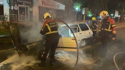 Aydın’ın Efeler ilçesinde seyir halindeyken motor bölümünden bir anda alevlerin
