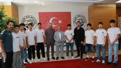Talas Belediyespor altyapısından yetişen 9 genç yetenek Kayserispor’a transfer oldu.
