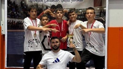 Kütahya’nın Tavşanlı ilçesi Tavşanlı Belediye Spor Kulübü Güreş Takımı, Sakarya’da
