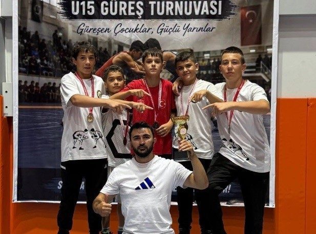 Kütahya’nın Tavşanlı ilçesi Tavşanlı Belediye Spor Kulübü Güreş Takımı, Sakarya’da
