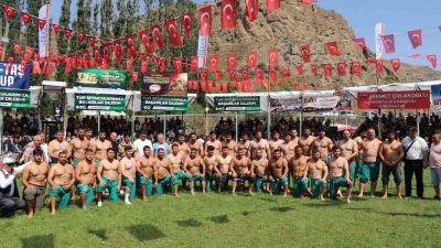 Erzurum’da 136.’sı düzenlenen Tortum Uluslararası Geleneksel Altın Kemer Karakucak Güreşleri’nde