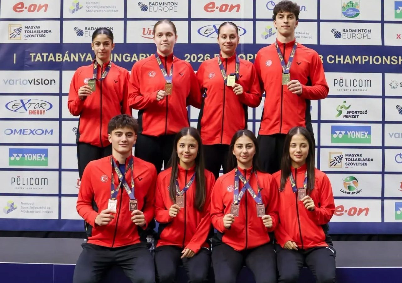 Macaristan’da düzenlenen Avrupa Gençler Badminton Şampiyonası’nda milli sporcular, çift kadınlar