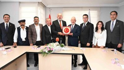 Isparta Belediye Başkanı Şükrü Başdeğirmen, Türkiye Muhtarlar Konfederasyonu tarafından ‘Yılın