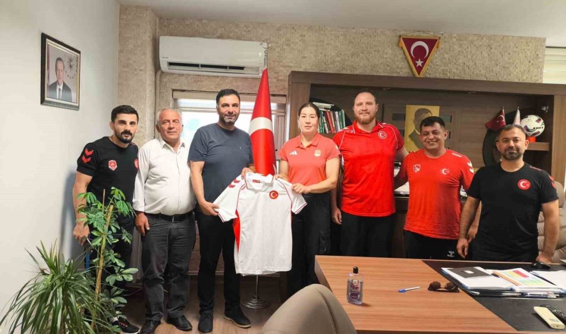 Slovakya’da düzenlenecek U-20 Dünya Kadınlar Güreş Şampiyonası öncesinde hazırlıklarını sürdüren