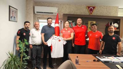 Slovakya’da düzenlenecek U-20 Dünya Kadınlar Güreş Şampiyonası öncesinde hazırlıklarını sürdüren
