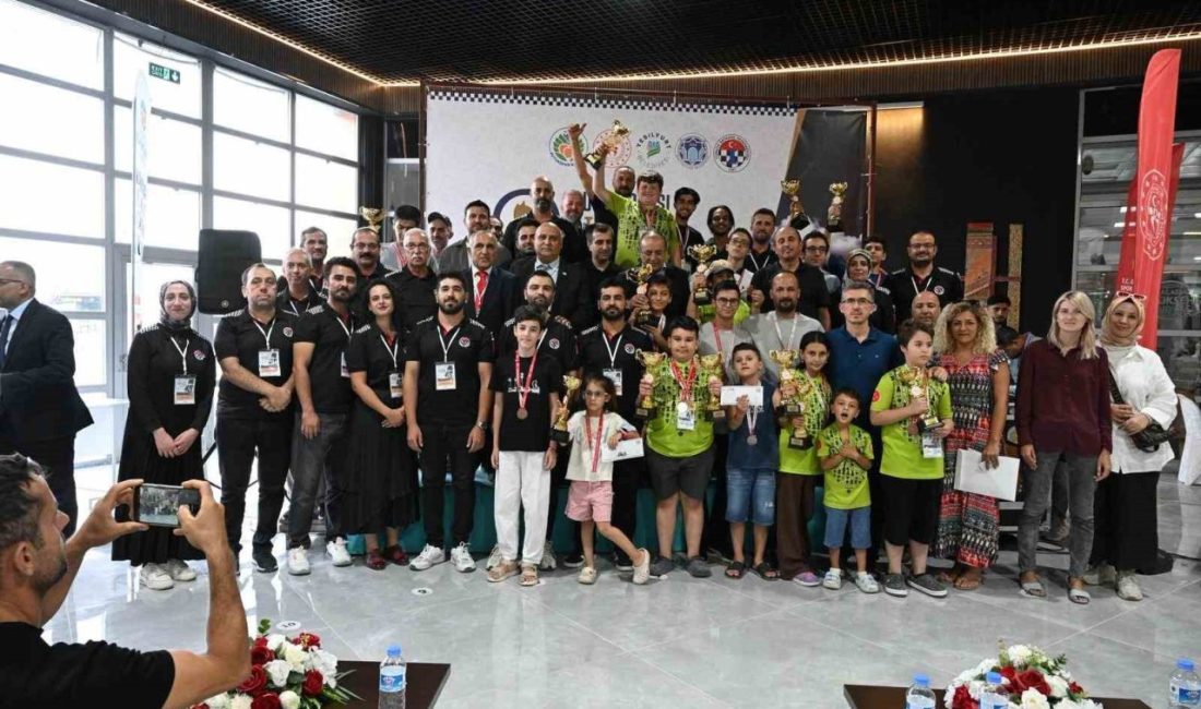 “Zekanın Gücü, Stratejinin Zaferi” sloganıyla düzenlenen Uluslararası Altın Kayısı Satranç