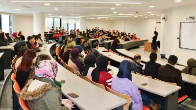 Yükseköğretim Kurulu (YÖK), üniversiteleriyle ilişiği kesilenler ile kazandığı programa kayıt