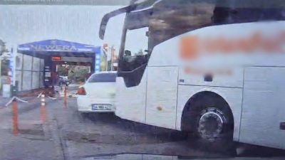 Tekirdağ’da yolcu otobüsünün çarptığı park halindeki otomobilin sürüklendiği anlar bir