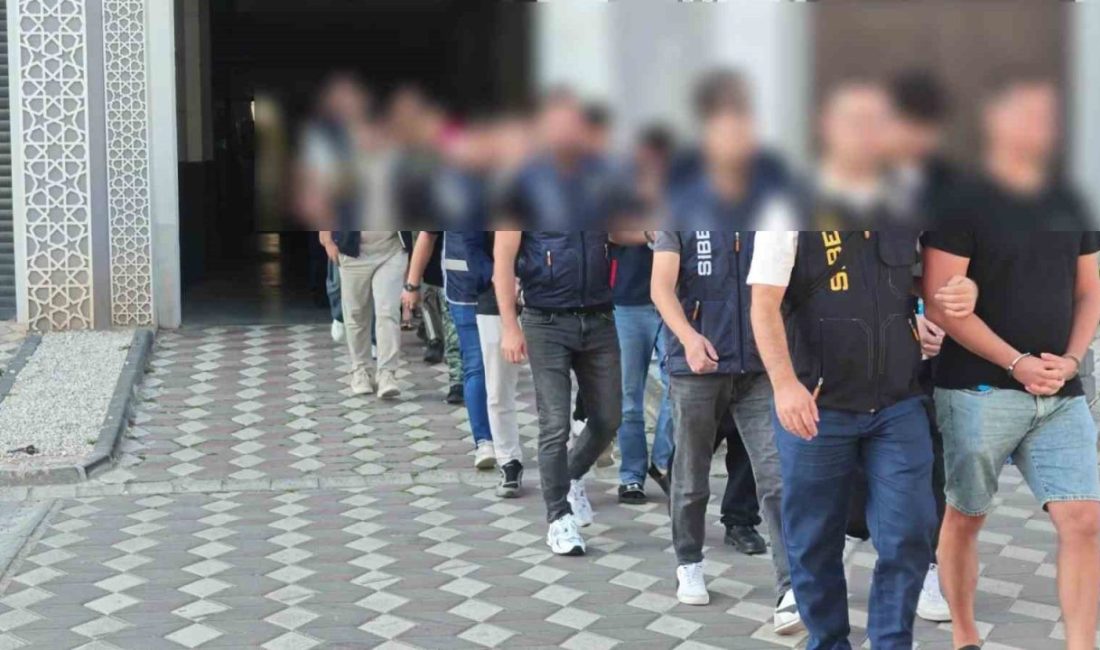 Kocaeli’de kendilerini borsa yatırım firmalarının yöneticileri olarak tanıtarak vatandaşları dolandıran