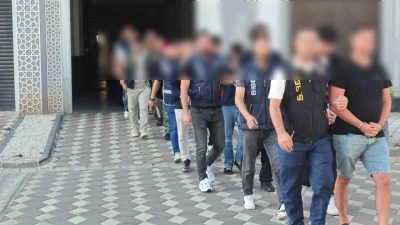 Kocaeli’de kendilerini borsa yatırım firmalarının yöneticileri olarak tanıtarak vatandaşları dolandıran