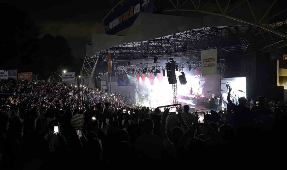 Bursa’da düzenlenen Bir Gençlik Festivali, yüzlerce gencin katılımıyla gerçekleşti. Festivalde