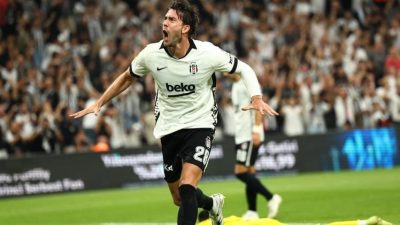 Beşiktaş’ın Sırp golcüsü Dusan Vlahovic, hat-trick yaptığı ve siyah-beyazlı takımın