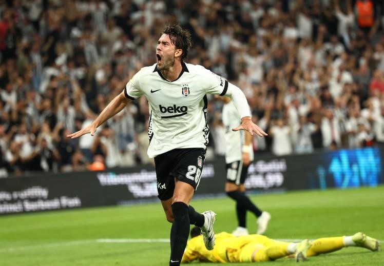Beşiktaş’ın Sırp golcüsü Dusan Vlahovic, hat-trick yaptığı ve siyah-beyazlı takımın