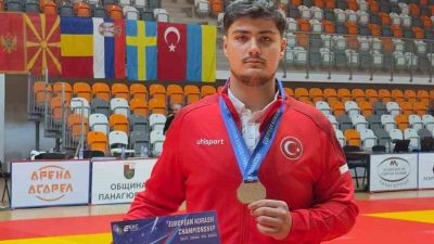 Bulgaristan’ın Panagyurishte kentinde düzenlenen Avrupa Kuraş Şampiyonası’nda +83 kilo kategorisinde