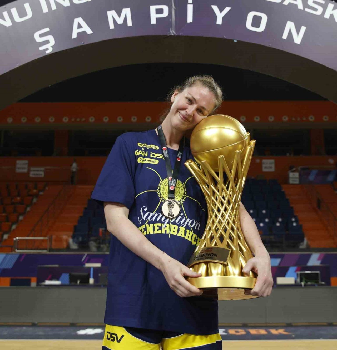 Fenerbahçe Kadın Basketbol Takımı, Emma Meesseman ile 1 yıllık yeni