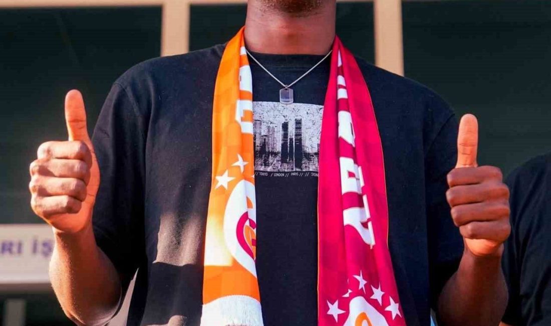 Galatasaray, 21 yaşındaki El-Chadaille Bitshiabu’yu kiralık olarak kadrosuna kattı. Galatasaray,