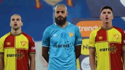 Gaziantep FK maçının ilk yarısındaki performansı nedeniyle taraftarlar tarafından protesto