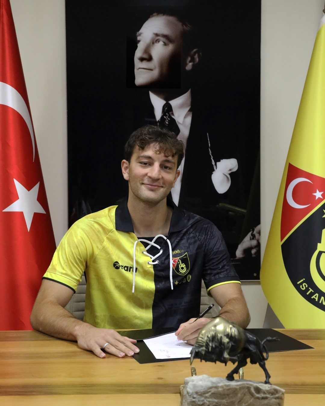 Trendyol 1. Lig ekiplerinden İstanbulspor, 2022-2023 sezonu başında Beşiktaş’a transfer