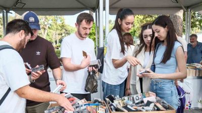 İZKİTAP-8. İzmir Kitap Fuarı, ilk gününde binlerce kitapseveri Kültürpark’ta buluşturdu.